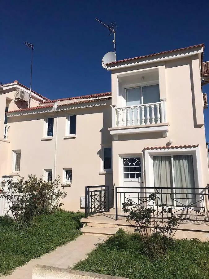 מלון לרנקה Valia Luxury Beach House