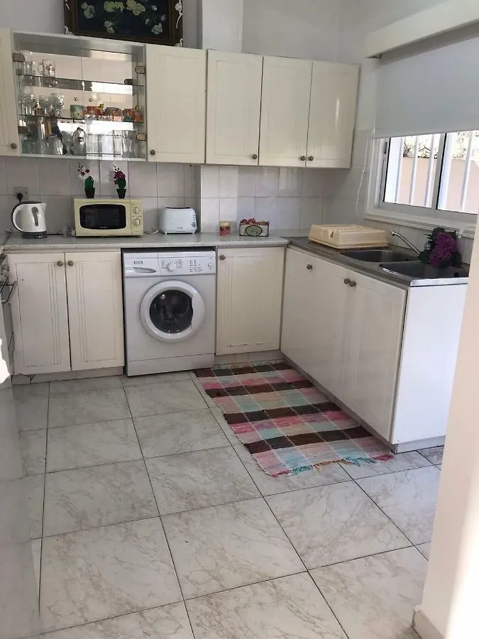 מלון לרנקה Valia Luxury Beach House קפריסין