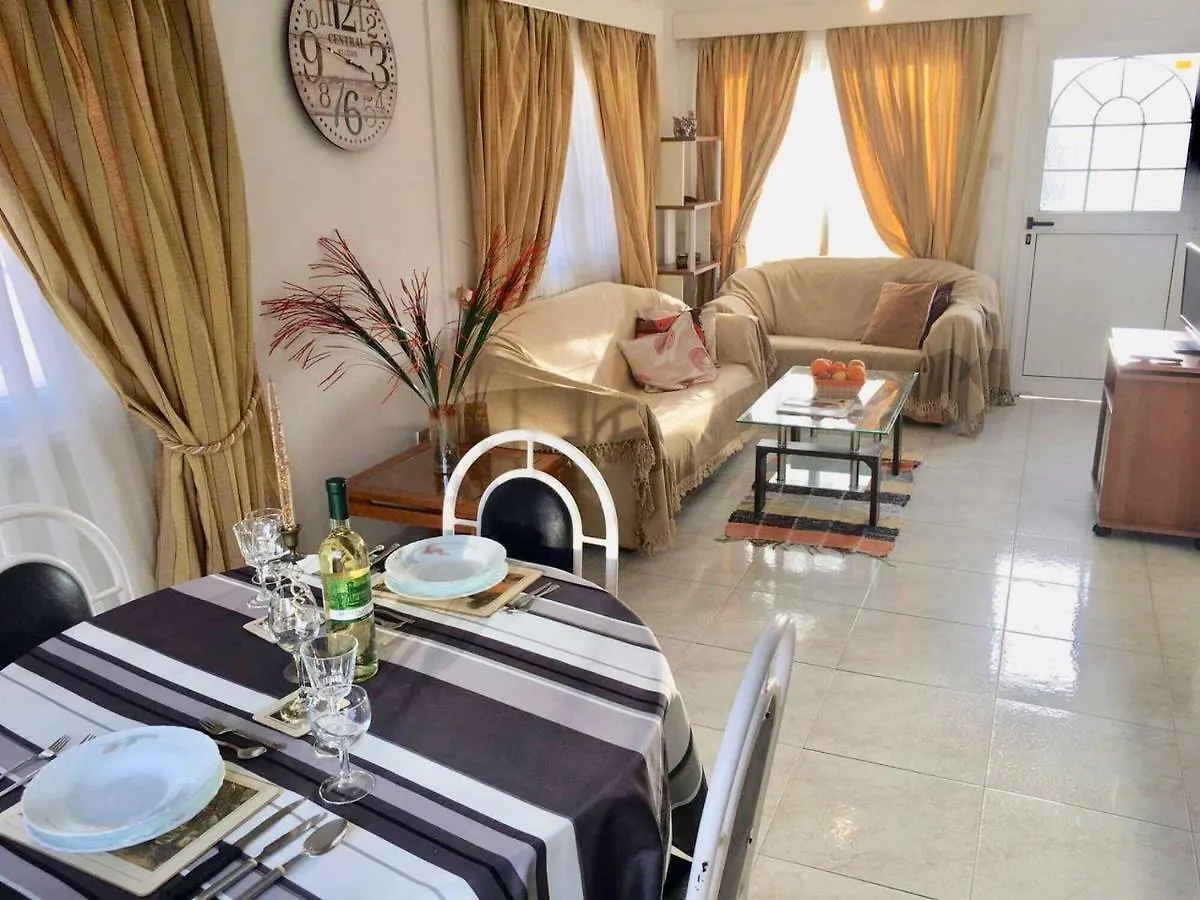 מלון לרנקה Valia Luxury Beach House בית כפרי