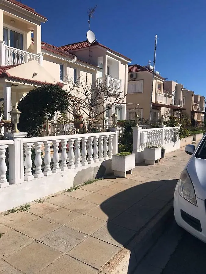 מלון לרנקה Valia Luxury Beach House בית כפרי