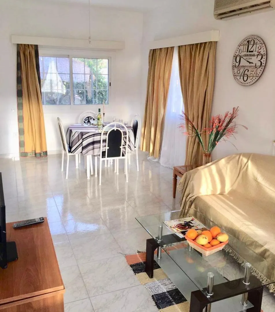 מלון לרנקה Valia Luxury Beach House 0*,
