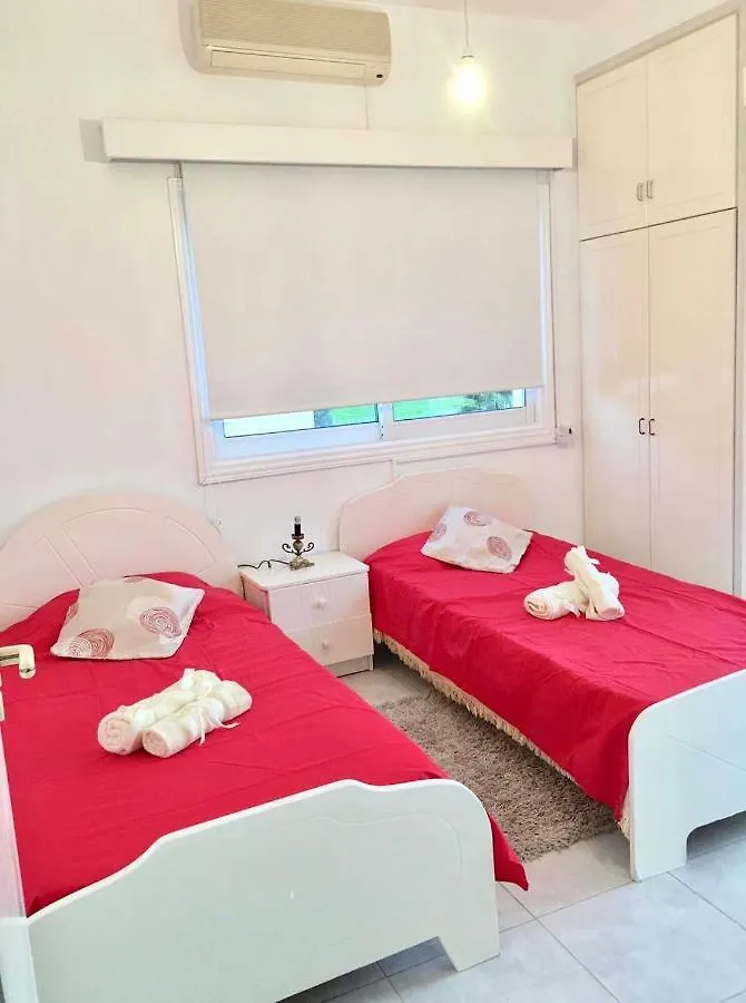 מלון לרנקה Valia Luxury Beach House קפריסין